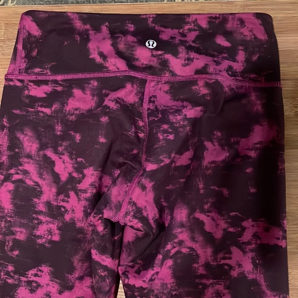 Lululemon Wunder Under Crop leggings 💞🖤 - Picture 2 of 4